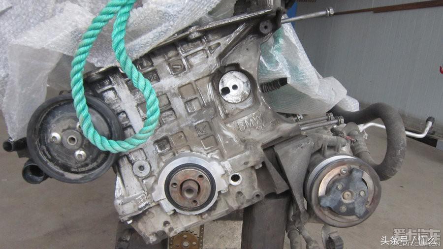 宝马320I大修发动机解决严重烧机油、冒蓝烟、尾气发臭问题