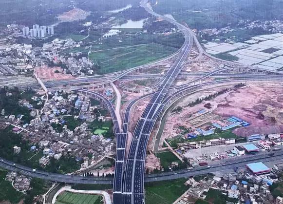 堵在路上别着急,堵在高速上不要慌