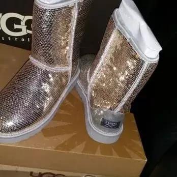 男子售卖假毒品获刑8年,外籍男子利用假奢侈品骗国内女子