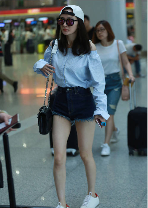 街拍杨幂唐嫣关晓彤,街拍女王杨幂的私服一定不能错过