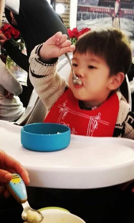 甜馨小咘咘,明星小孩咘咘