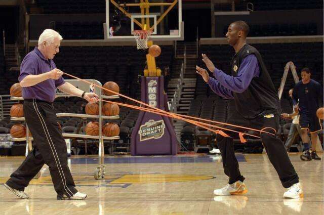 NBA球员脚趾为何这么多畸形?他们突破时球鞋都快撑破了!