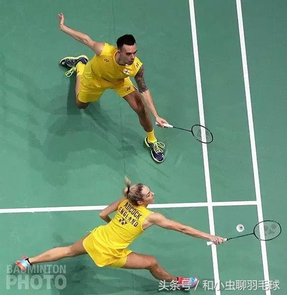 双打可以变换站位吗,双打可以错位接球吗