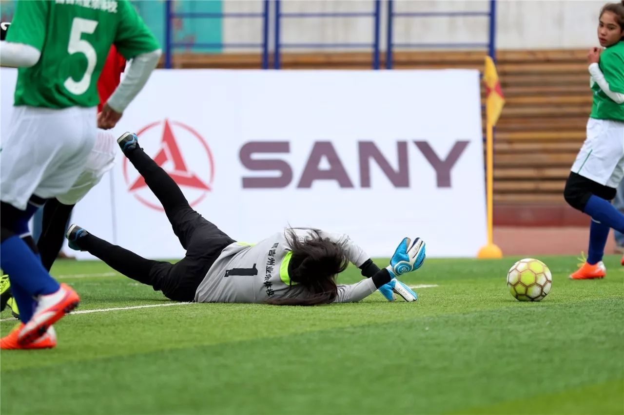 梅西禁区推射制胜门将,12岁的梅西强吗