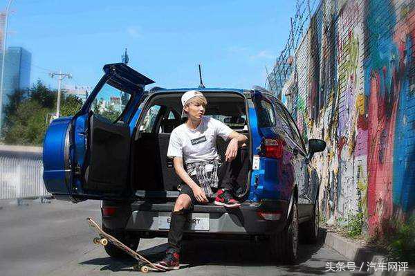 低价却有高实力试驾“搏”出小型SUV佼佼者的全新福特翼搏！