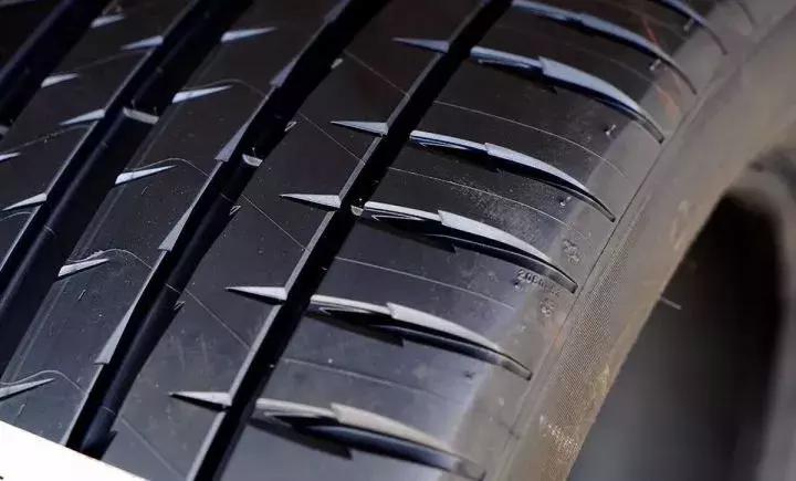 米其林竞驰4suv轮胎价格,米其林轮胎浩悦4对比竞驰4