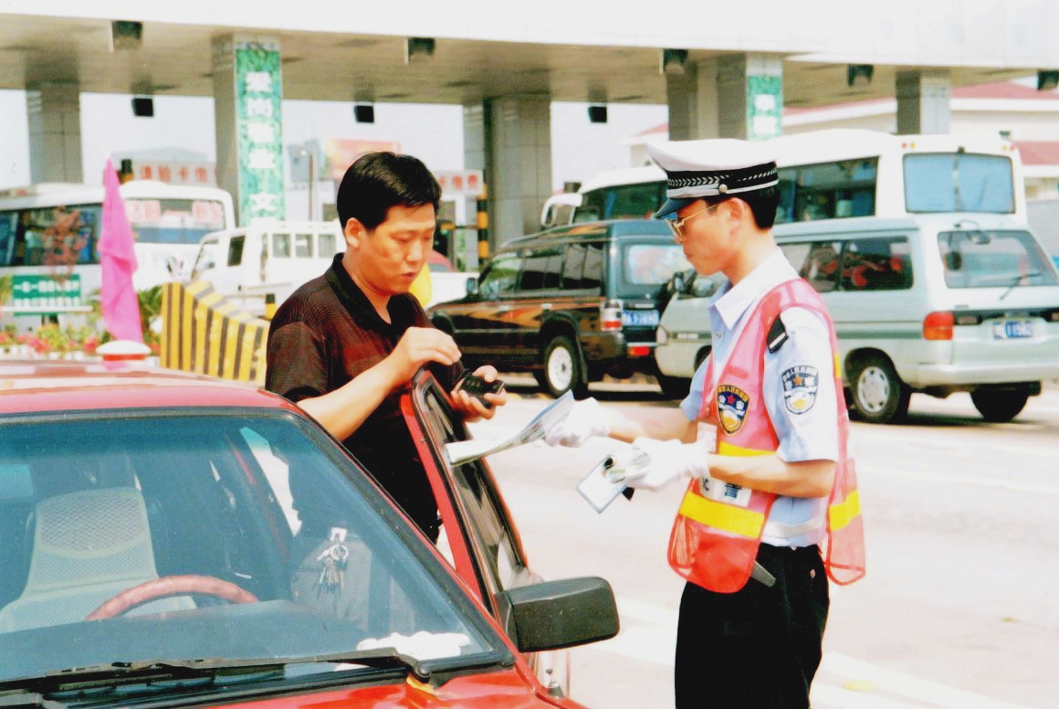 #我们的英雄#高速雷锋齐凤利:生死瞬间,救人场景不止一次上演