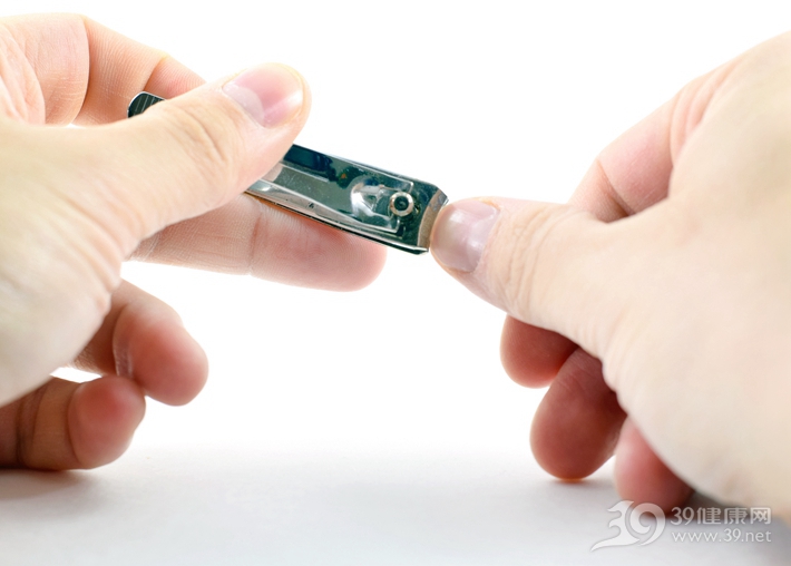 指甲没有月牙是不是缺钙,指甲上没月牙身体很差吧