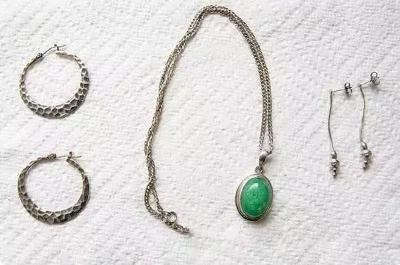 首饰脏了在家怎样清洗,首饰脏了怎么来清洗