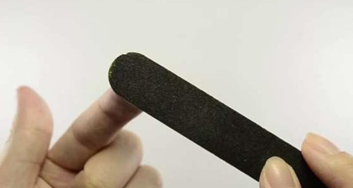 强力胶滴到手上怎样处理,胶水粘住手怎么办小妙招