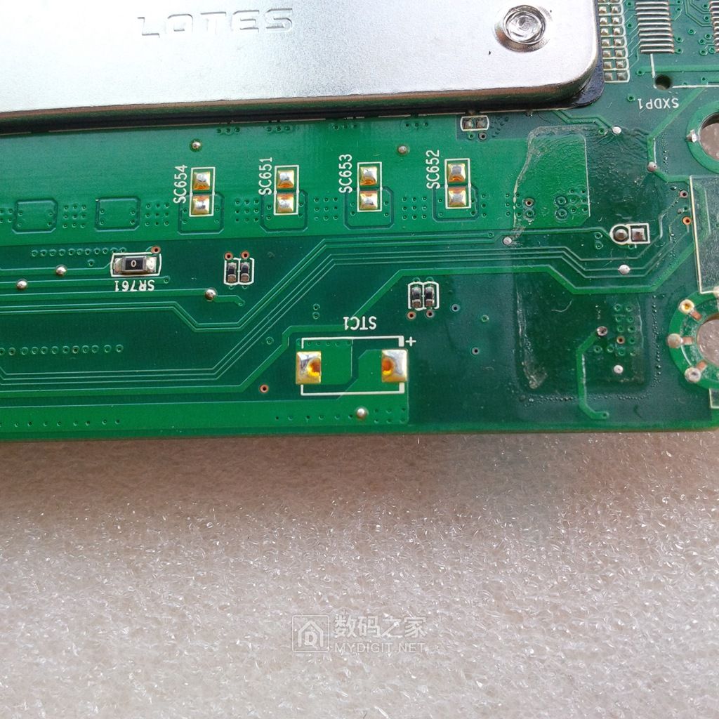 联想thinkcentre一体机怎么拆,联想thinkcentre一体机拆解