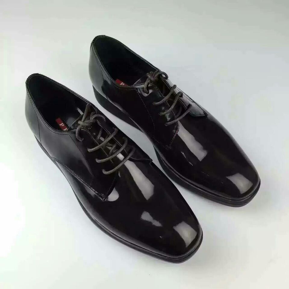 prada衣服新款主推系列 (prada中古款跟专柜款白标一样吗)