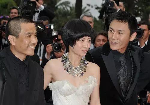 七次提名三大国际电影节影帝，大家却只知道他是女王小老公！