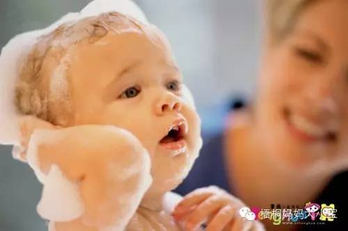 新生儿脖子起红疹子是胎毒吗,新生宝宝头上的痂皮