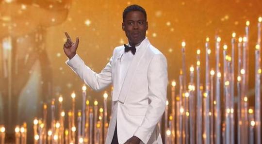 奥斯卡主持人吐槽众人不讲政治,奥斯卡主持人调侃乌龙