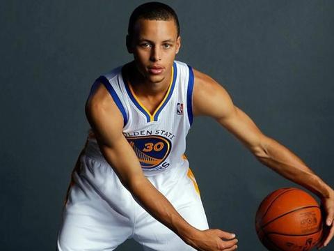 耐克对库里付出的代价,库里几乎成为ua的终身代言人