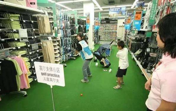 电商打不垮这家服装实体店？！只因这七招！