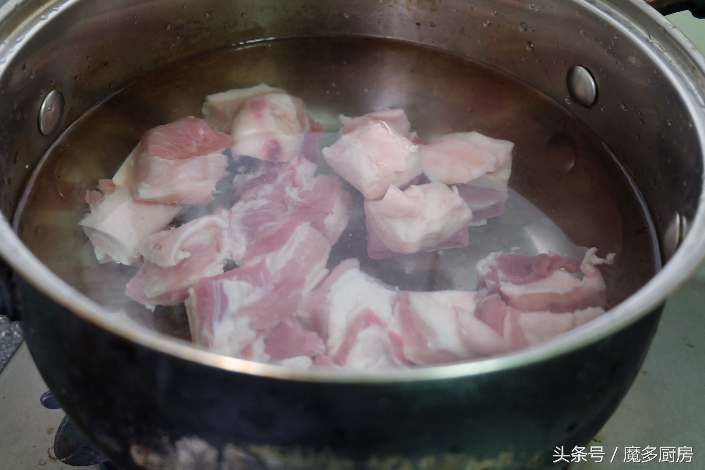 砂锅炖五花肉好吃吗,砂锅炖白菜豆腐香菇土豆五花肉