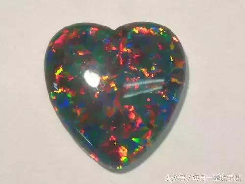 怎样挑选黑欧泊和白欧泊,如何挑选欧泊