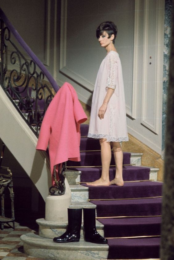 粉色大衣怎么搭配衣服好看,粉色大衣的里面怎样搭配好看