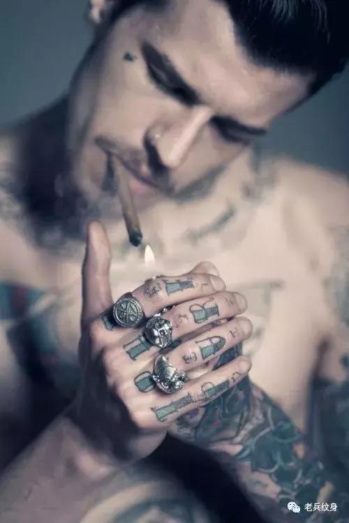 知道纹身有害为什么要纹身呢,纹身刚过五天继续纹身有危害么