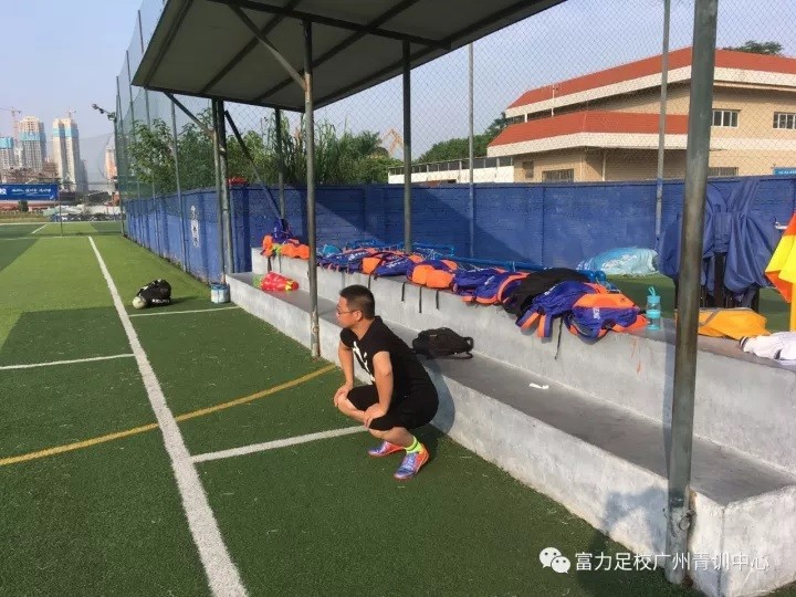 富力青年足球拉练,富力足球学院训练