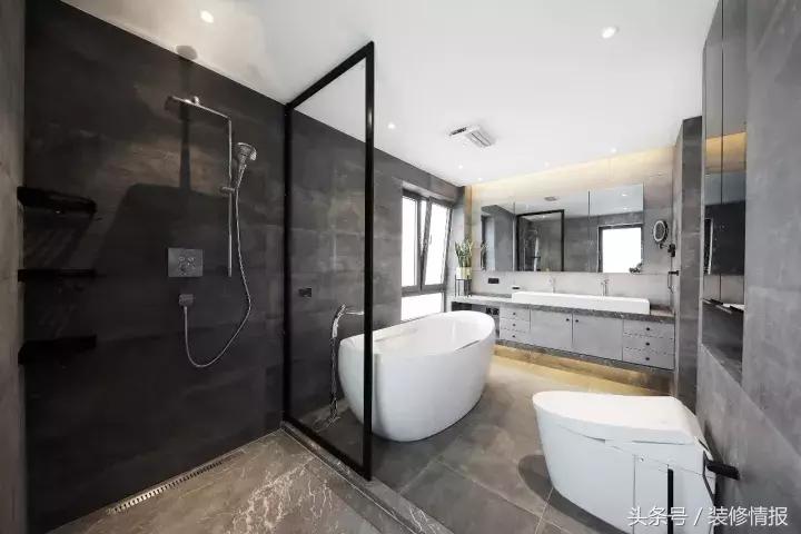 她家竟然有两个衣帽间、两个厨房！