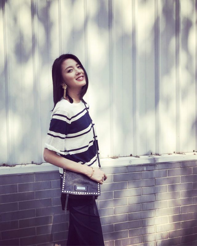 prada包包必买经典款,今年流行的大牌包包双肩