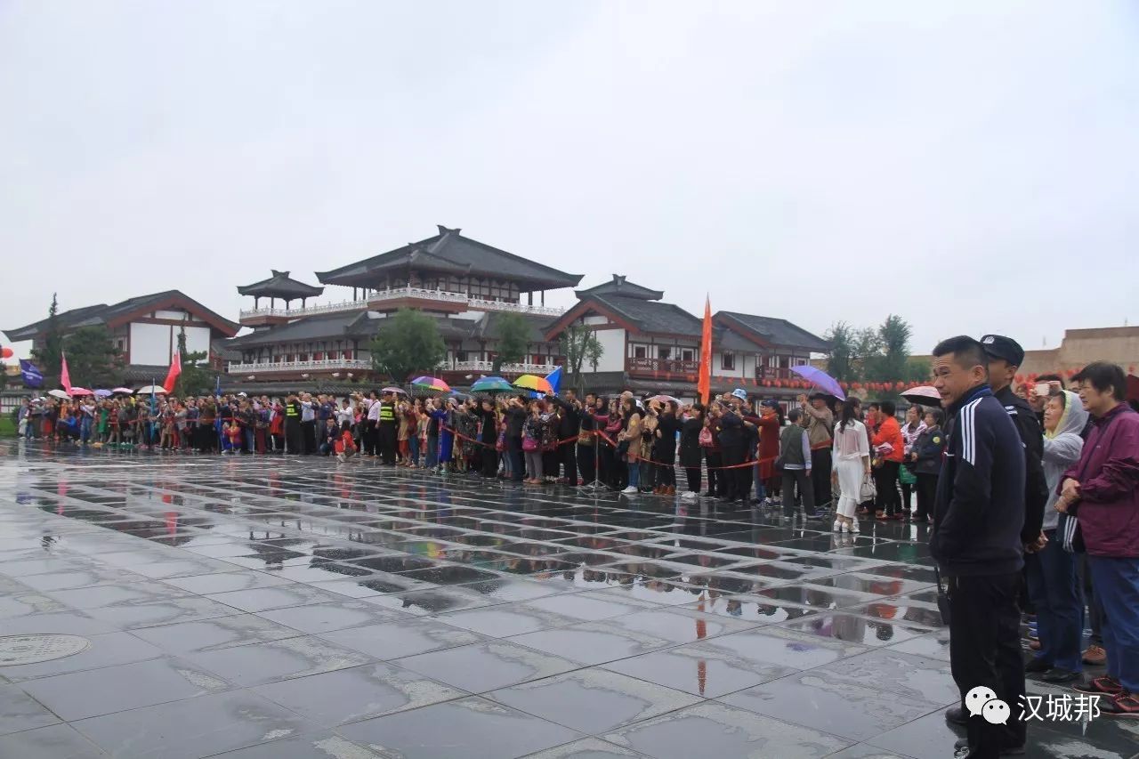 国庆假期迎来游客,国庆长假迎返程客流