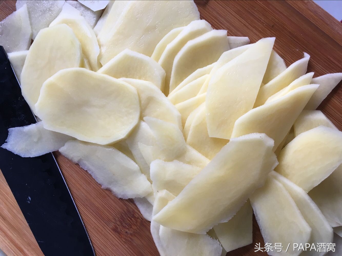 烤箱薯片家庭自制做法,今日美食自制薯片嘎嘣脆