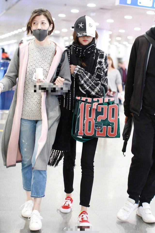 关晓彤香奈儿戒指,关晓彤上海金茂