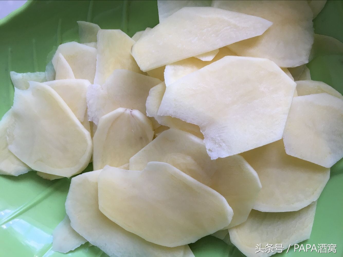 烤箱薯片家庭自制做法,今日美食自制薯片嘎嘣脆