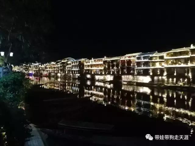 开着房车去遛娃,开着房车带狗狗出去玩