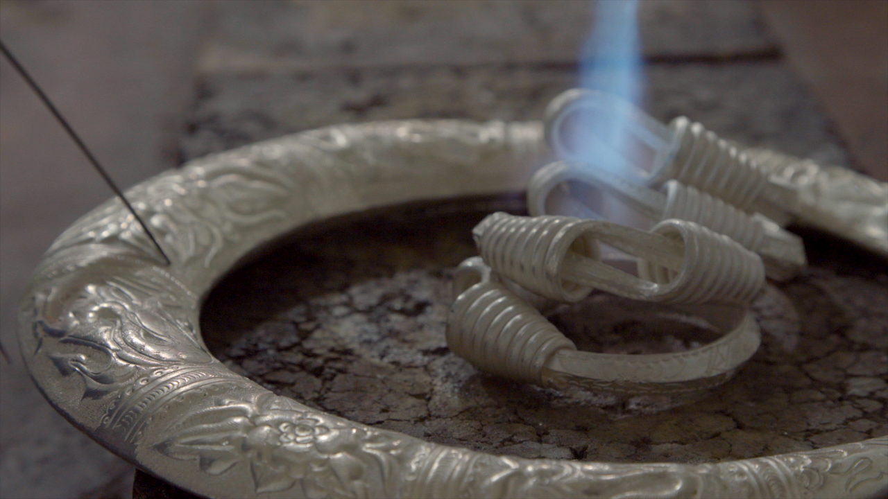 这里的女子很特别,没有几公斤的银子不能娶