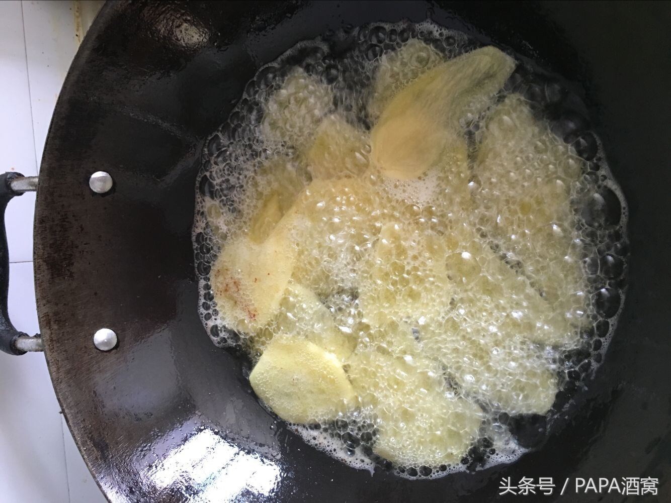 烤箱薯片家庭自制做法,今日美食自制薯片嘎嘣脆