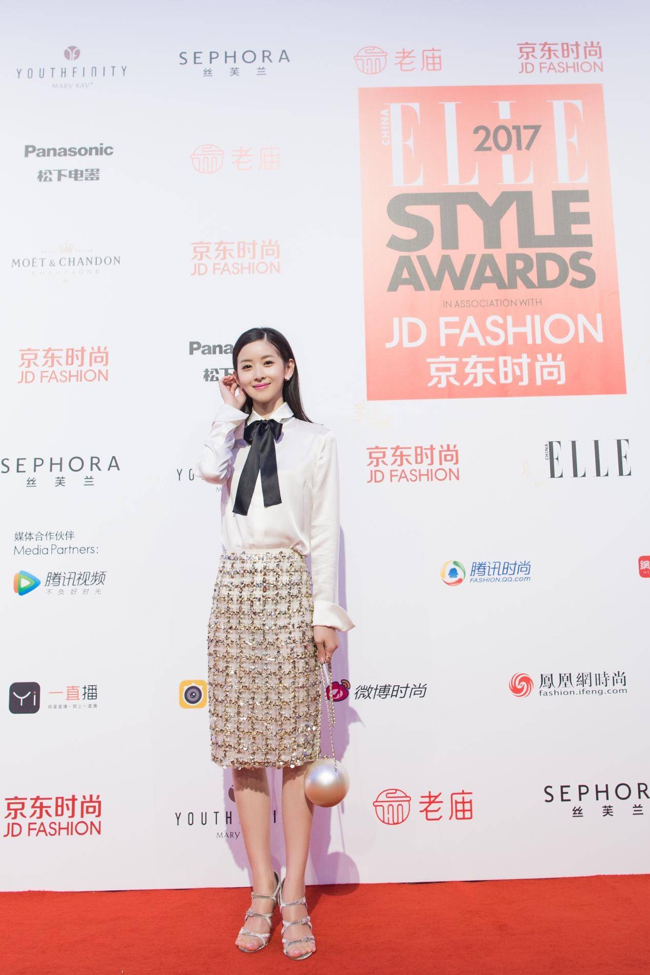 飞遍全球参加活动，举办私人晚宴，章泽天才是最拼命fashionicon