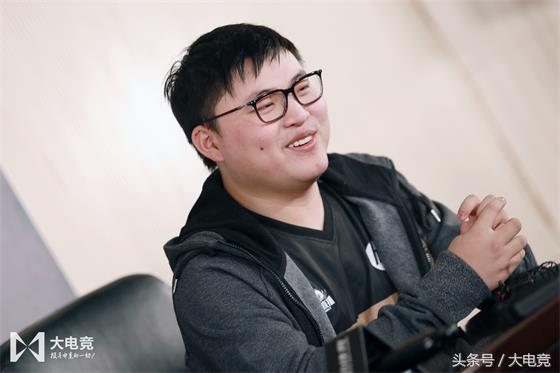 uzi薇恩职业比赛操作集锦,uzi秒锁薇恩全场欢呼s7