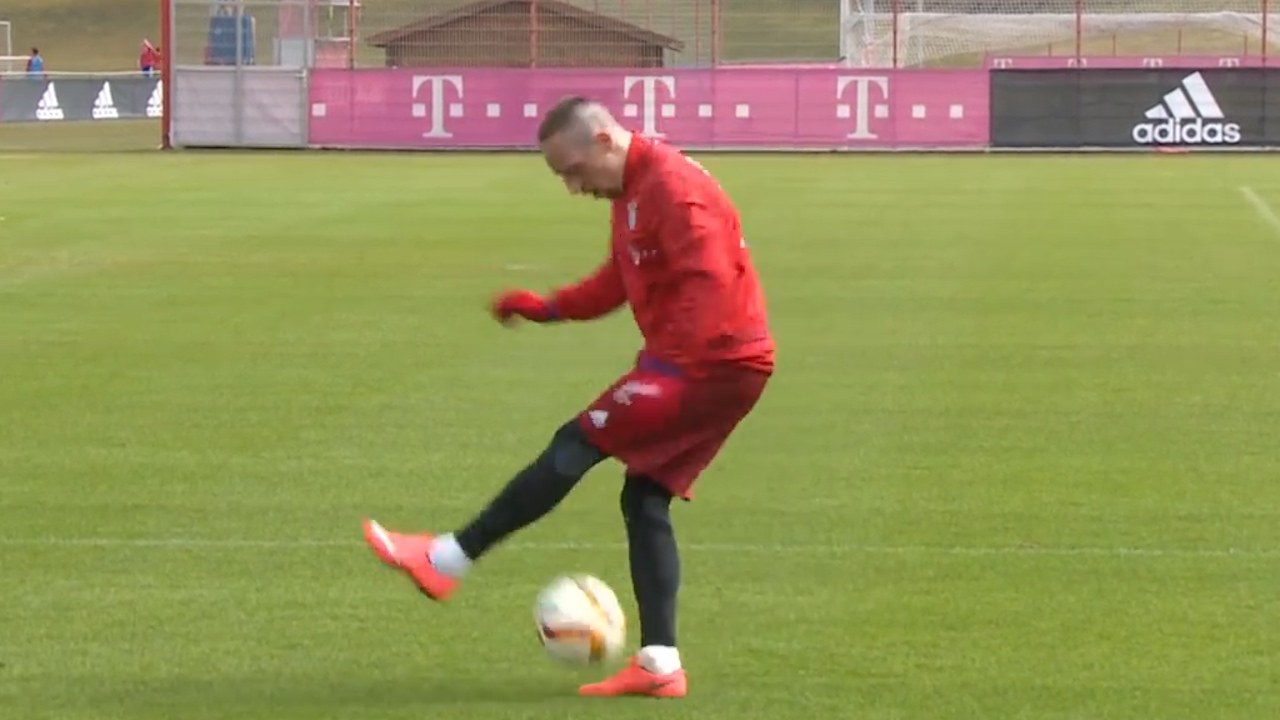 足球砸球怎么练习,足球踩球动作要领口诀