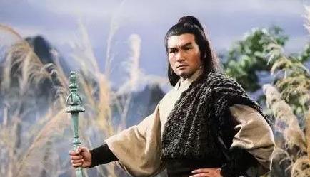 他是首位出演乔峰的大侠,也是能和星爷一起玩转喜剧的老戏骨!