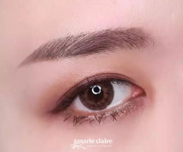 就用30块钱狂收当季爆款彩妆，“带货”女王们的梳妆台超魔性！