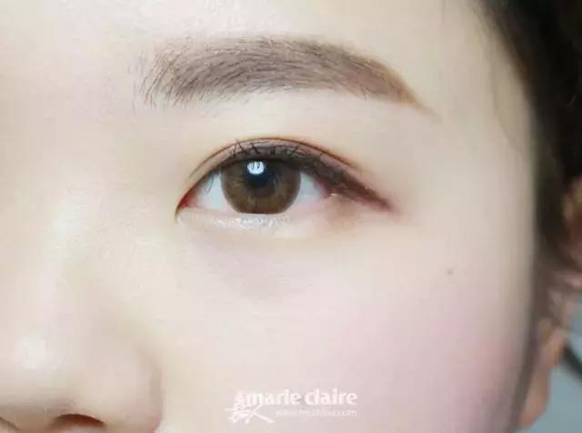 就用30块钱狂收当季爆款彩妆，“带货”女王们的梳妆台超魔性！