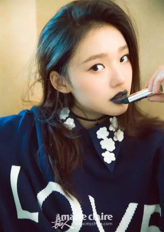 就用30块钱狂收当季爆款彩妆，“带货”女王们的梳妆台超魔性！