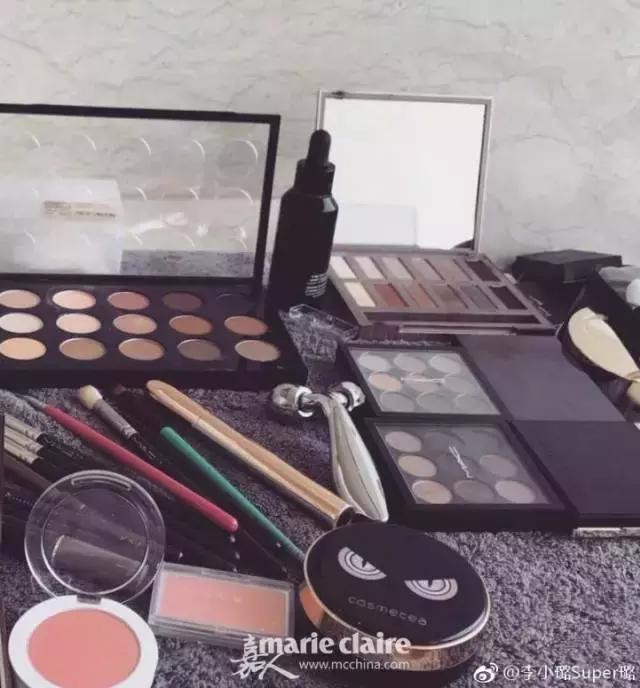 就用30块钱狂收当季爆款彩妆，“带货”女王们的梳妆台超魔性！