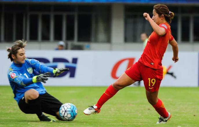 中国女足现世界级助攻!2比0完胜乌兹别克,为中国男足复仇!