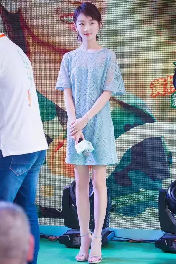 周冬雨burberry最新照片,burberry全球形象大使