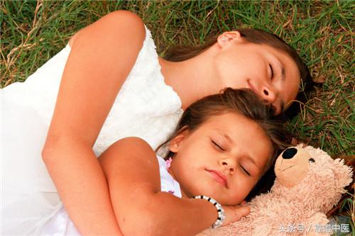 小孩遗传斗鸡眼能治好吗,小孩斗鸡眼怎么办