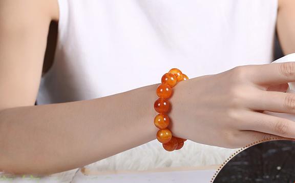 女朋友:老蜜蜡都是别人的手汗,我不要!哥们尴尬了