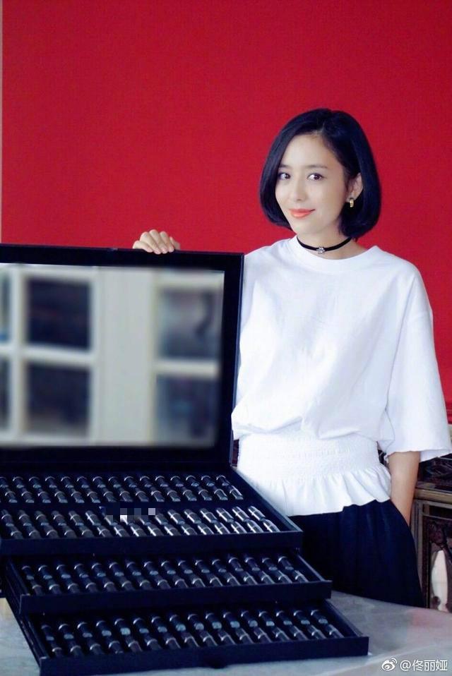 与收到LV圣诞树的她比,网友说:你们别出来自讨没趣了!