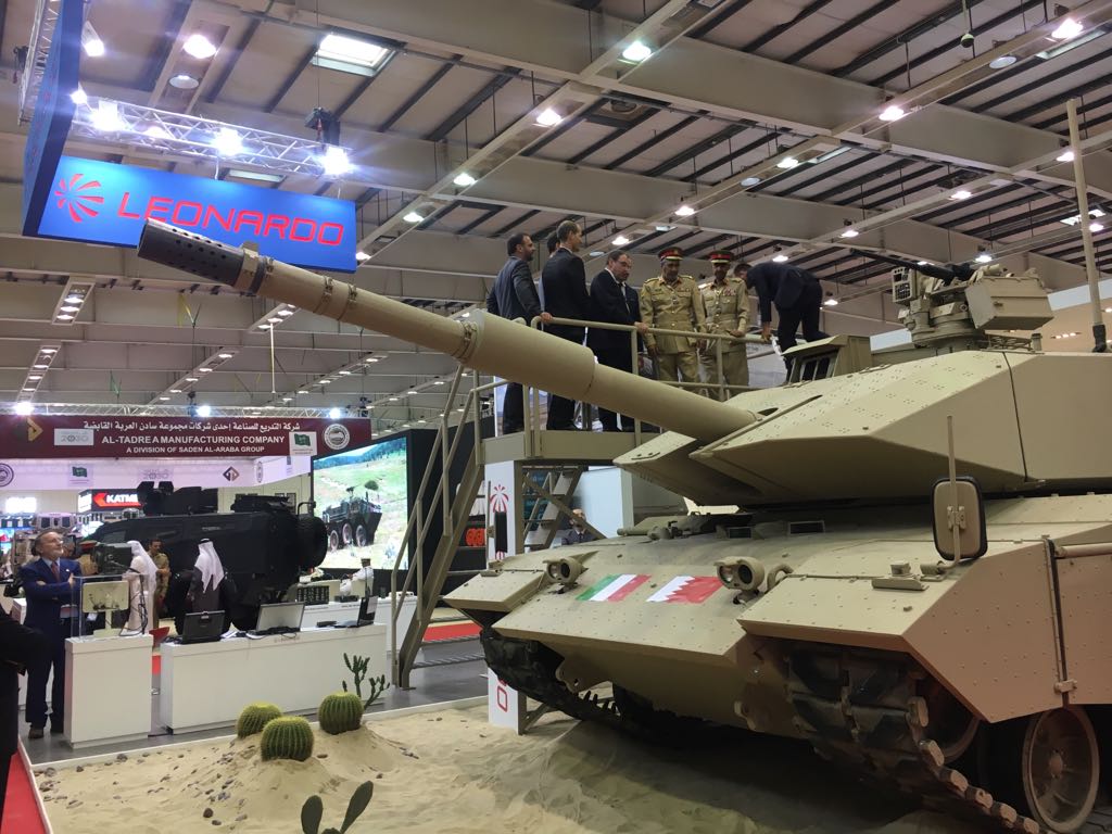 为什么m60坦克装甲那么弱,m60坦克改造