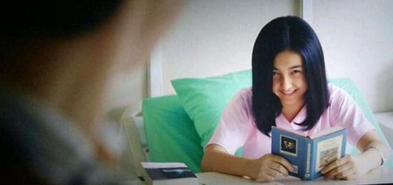 张子枫帮助王俊凯,张子枫拥抱教学